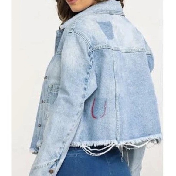 Free People‎ Dillon Jacket Womens Medium Blue Denim Distressed Frayed Raw Hem - Picture 2 of 16
